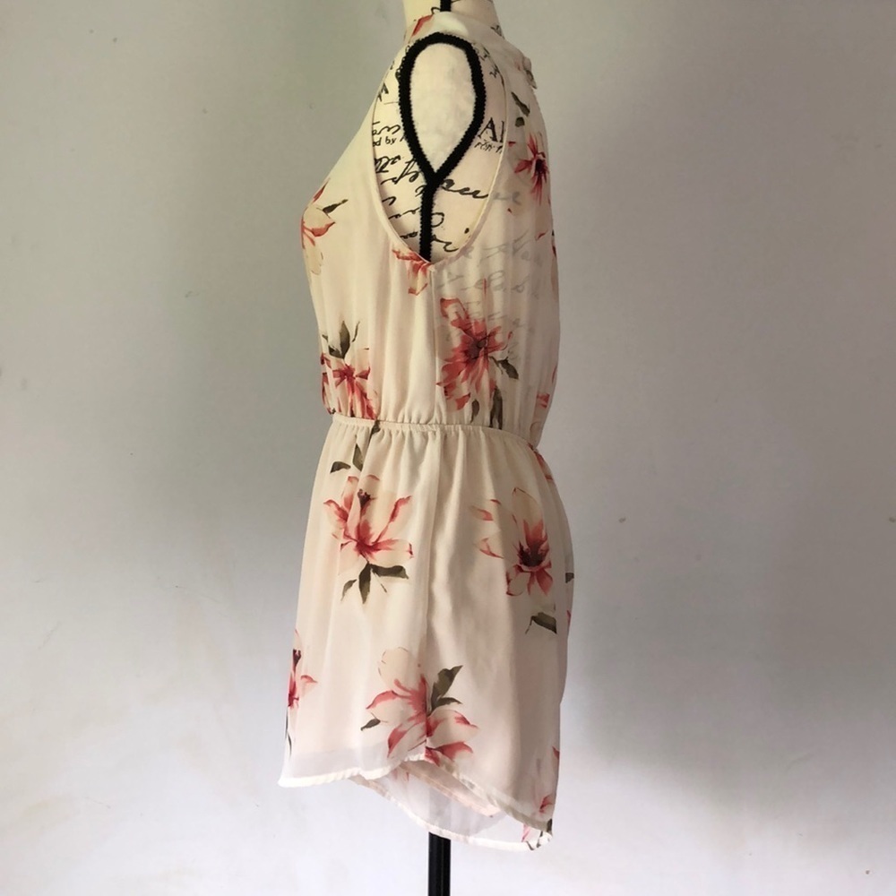 Tobi Floral Romper - Picture 4 of 7
